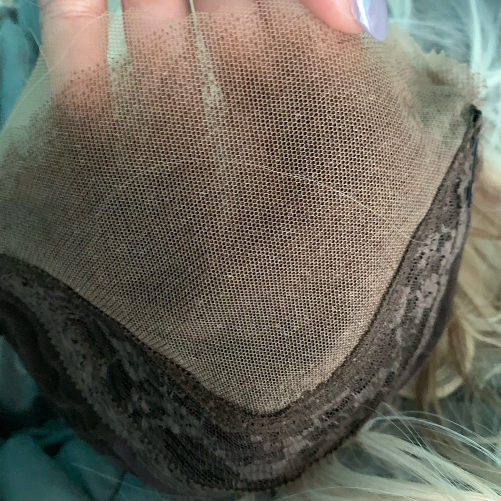 Luxurious Light Blonde wig - Picture 2 of 5